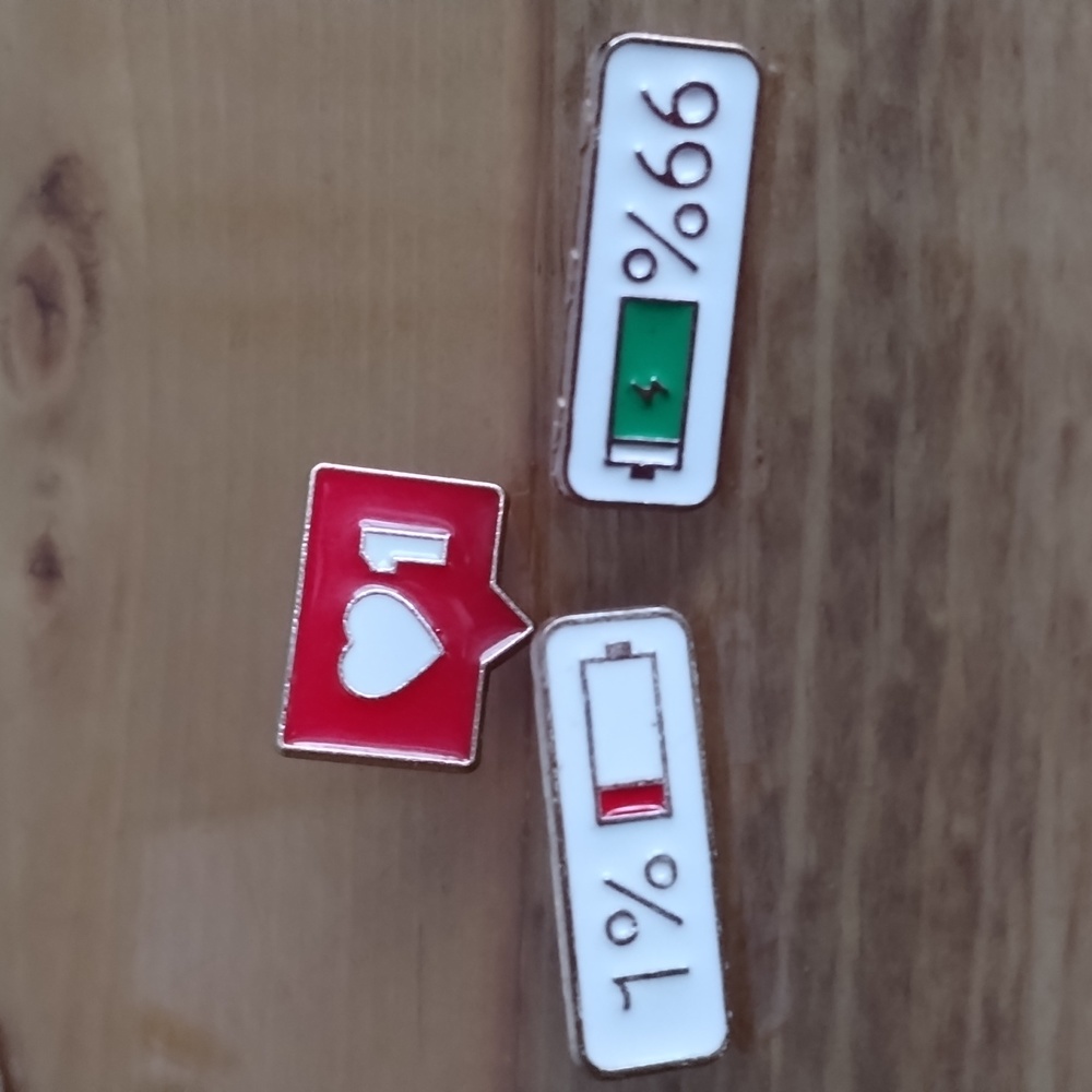 3 socal media pins